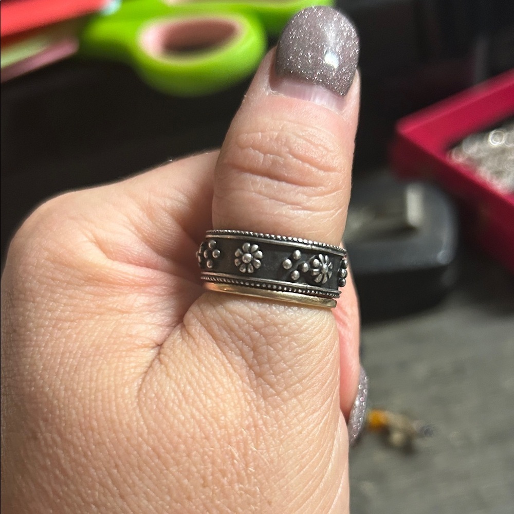 Vintage 1960-s Sterling Silver 925 Beautiful Band Ring  -‎ Floral Design US 8